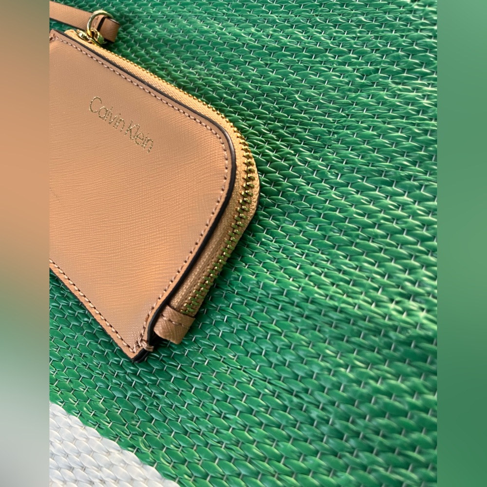 ✨🎉 Calvin Klein Beige Card and Coin Holder with Keychain - Picture 10 of 16